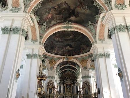 中世の文化と知識が集結された、世界遺産ザンクトガレン修道院 ミキ